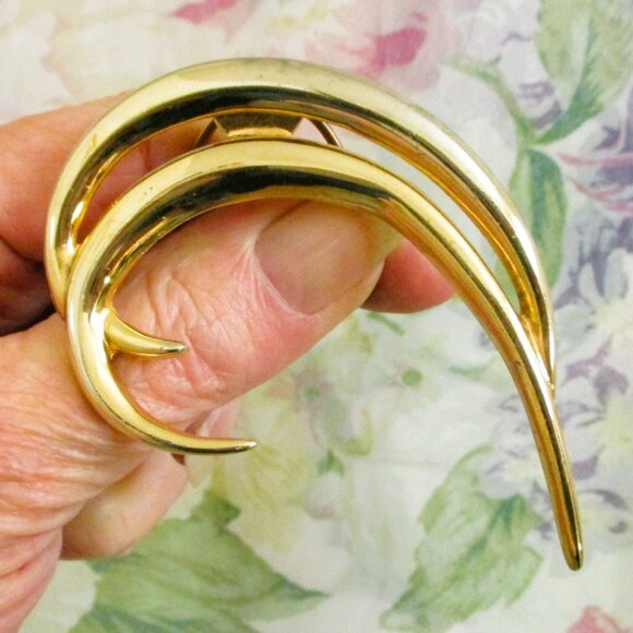 Vintage JERI-LOU Gold Dress Clips: 1960s Swirl & Disk Yellow Gold Scarf Clips - Picture 10 of 15